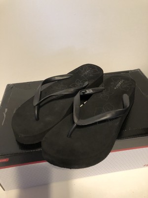 xhilaration flip flops