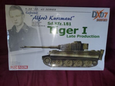 Dragon -  TIGER I SD.KFZ. 181 ALFRED KURZMAUL LATE PRODUCTION (1:35)