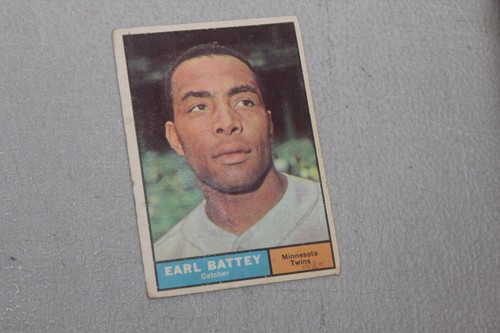 Earl Battey #315 1961 Topps card