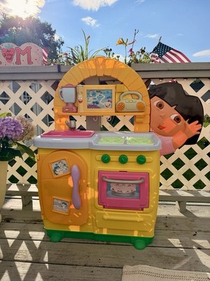 Nickelodeon Dora the Explorer 2005 Vintage Talking Singing Kitchen WORKS!
