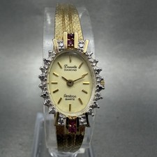 Reloj Armitron Deauville Diamante Mujer 15mm Esfera Dorada Oro Rubí Ovalado Batería Nueva