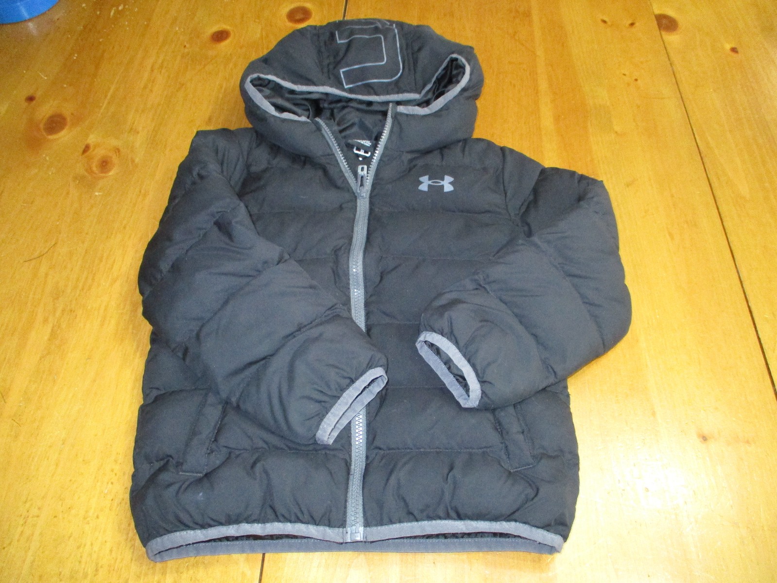 Boys UNDER ARMOUR Size 7 WINTER Puffer JACKET Black + Gray T