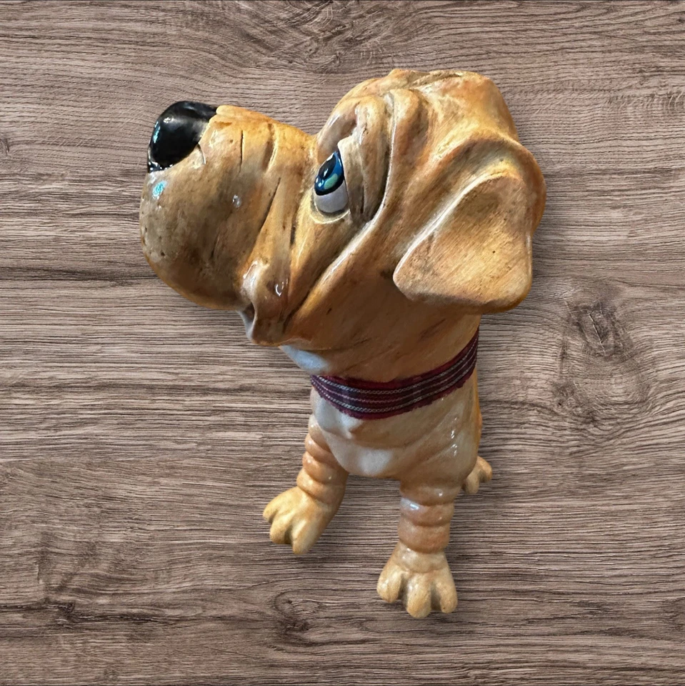 Figura de perro de 4” coleccionable Little Paws “Héctor The Shar Pie Dog” de Aurora  Foto 3 de 4