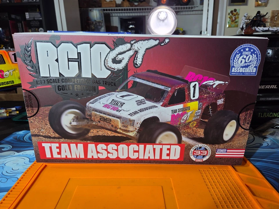 Nuevo Team Associated RC10GT Gold Ed. Chasis de rodillos montado en camión Nitro Foto 2 de 4