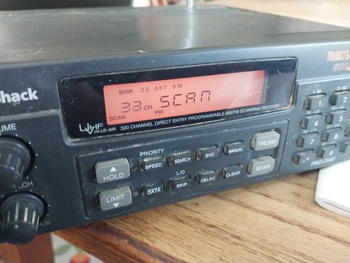 RADIO SHACK PRO-2050 800 MHz 300 Ch VHF UHF Trunktracker Scanner + Manual Works - Picture 5 of 6