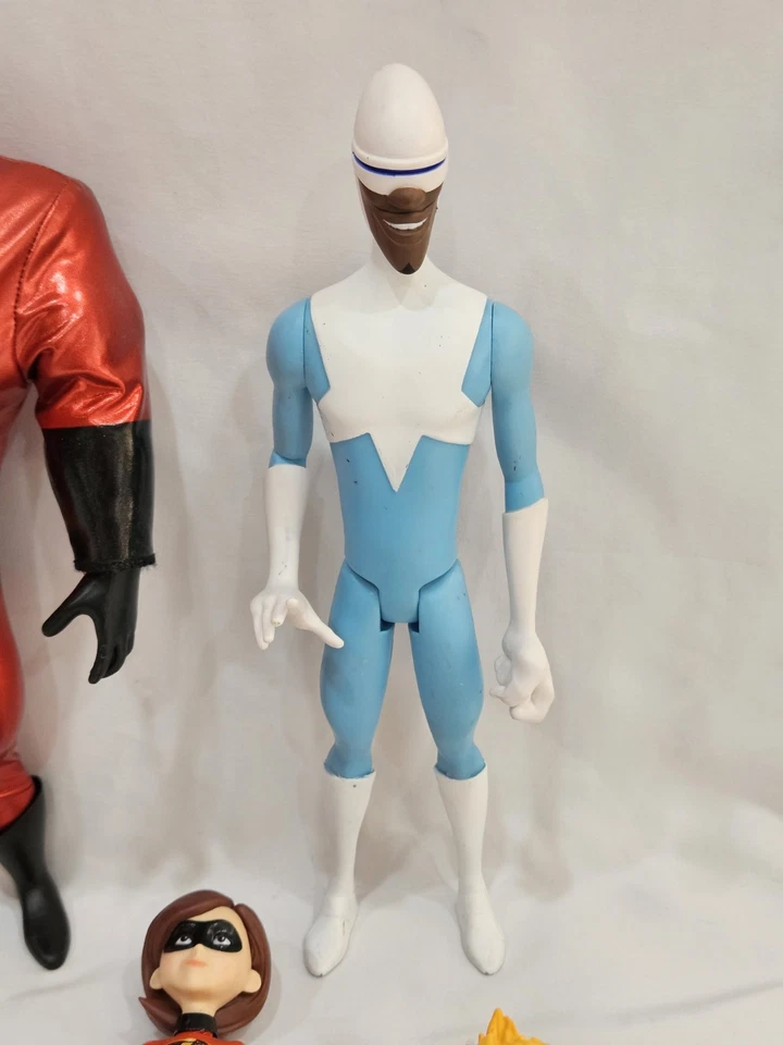 Disney Pixar Incredibles Action Figure Lot – Mr. Incredible, Elastigirl, Frozone - Image 3 of 4