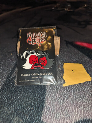 Emaille Pin Moxxie und Millie Making Out Helluva Boss Vivziepop