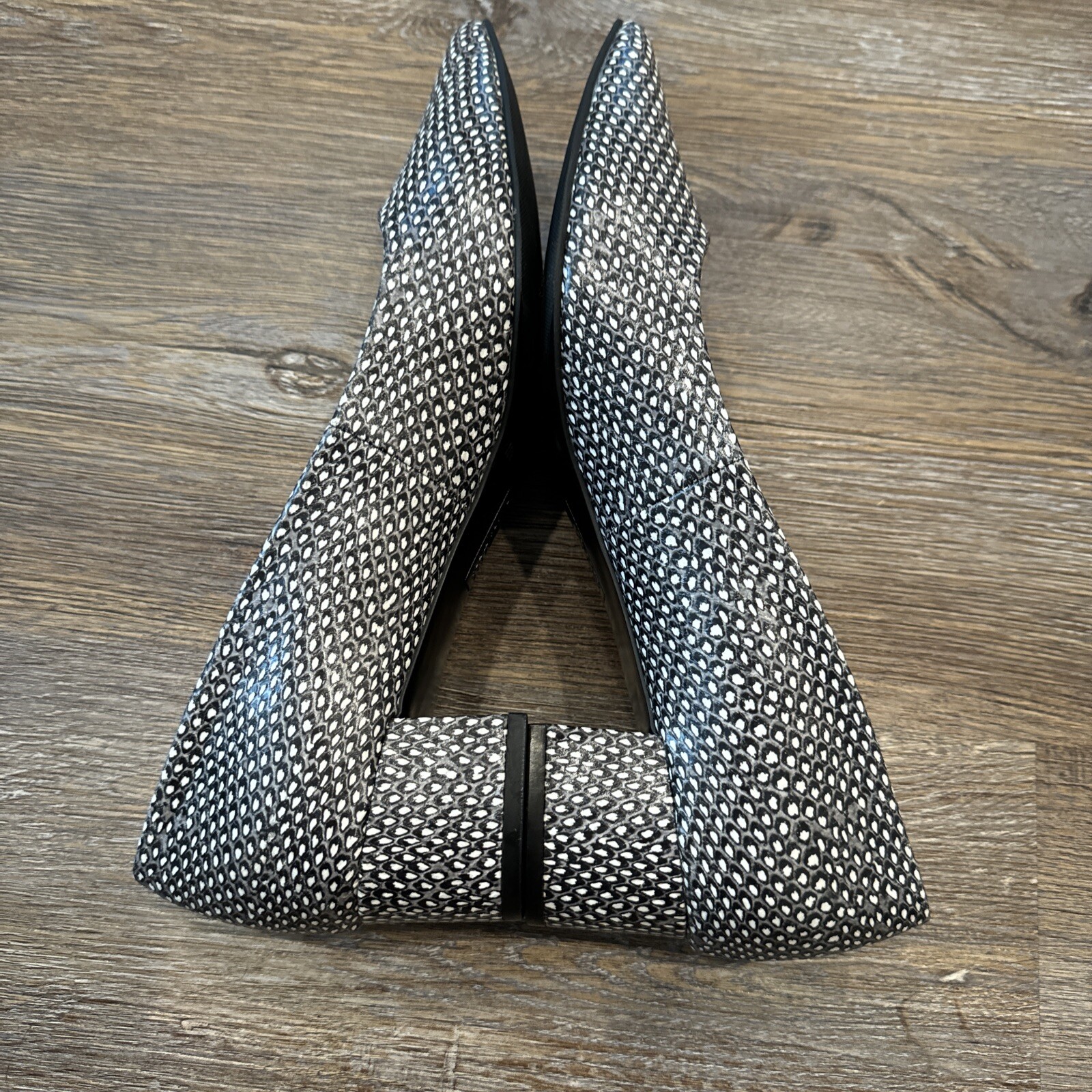 Alfani Step Flex  Bland And White Size 10 M