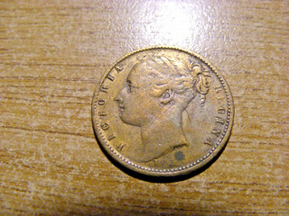 An old Queen Victoria 3 Playing Card Token ok condition 22mm can't read date
