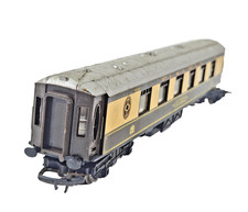 Hornby R229 OO Gauge Pullman Passenger Coach LUCILLE Brown Cream Livery Unboxed.
