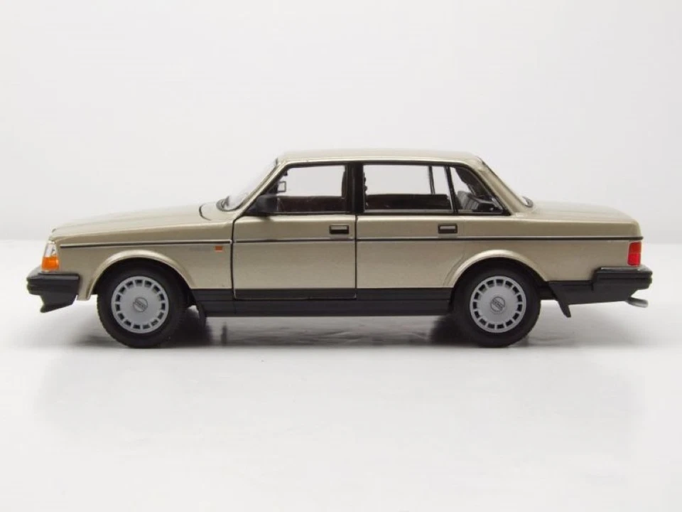 Volvo 240 GL Oro Modelo De Coche 1:24 Welly - Imagen 3 de 4