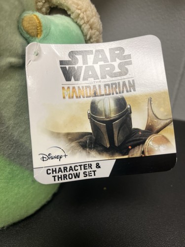 Disney STAR WARS MANDALORIAN The Child, Fleece Throw/Pillow Set 40"X50" NWT - Picture 3 of 6
