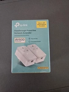 TP-Link TL-PA4010P V2.20 600 Mbps Passthrough Powerline Adapter Starter Kit
