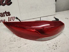 17 18 HYUNDAI ELANTRA Tail Light Assembly Left