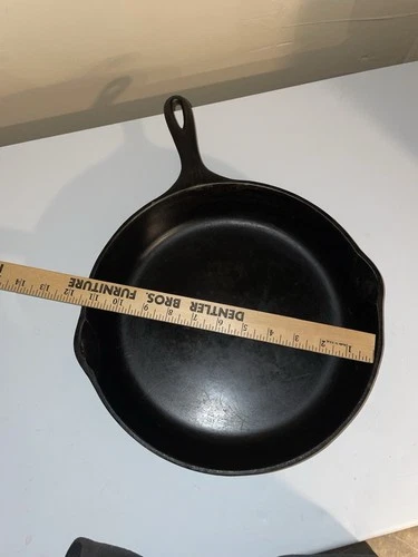 Wagner Ware Cast Iron Skillet 11.5 Inch No Cracks Can’t Make Out Model Number