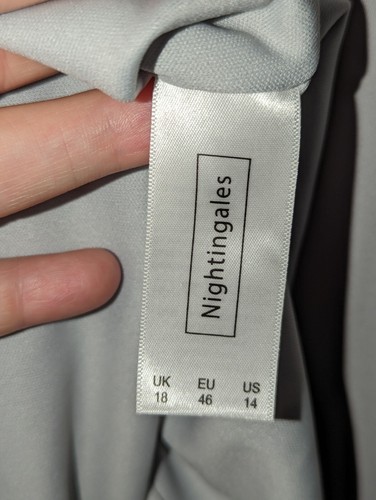 Abito da usignolo grigio foderato taglia 18 sovrapposto argento nuove etichette abito Occasion - Foto 4 di 17