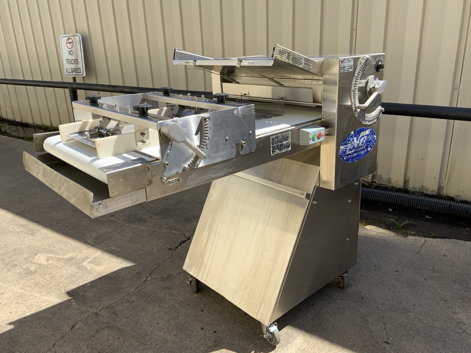 LVO dough sheeter roller moulder SM24 French bread Submarine bakery 12