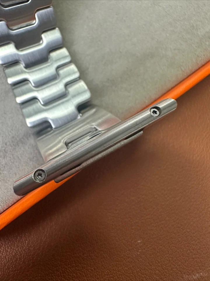 Correa Grand H satinada estilo Hermès para Apple Watch Series 40-49 mm Foto 3 de 4