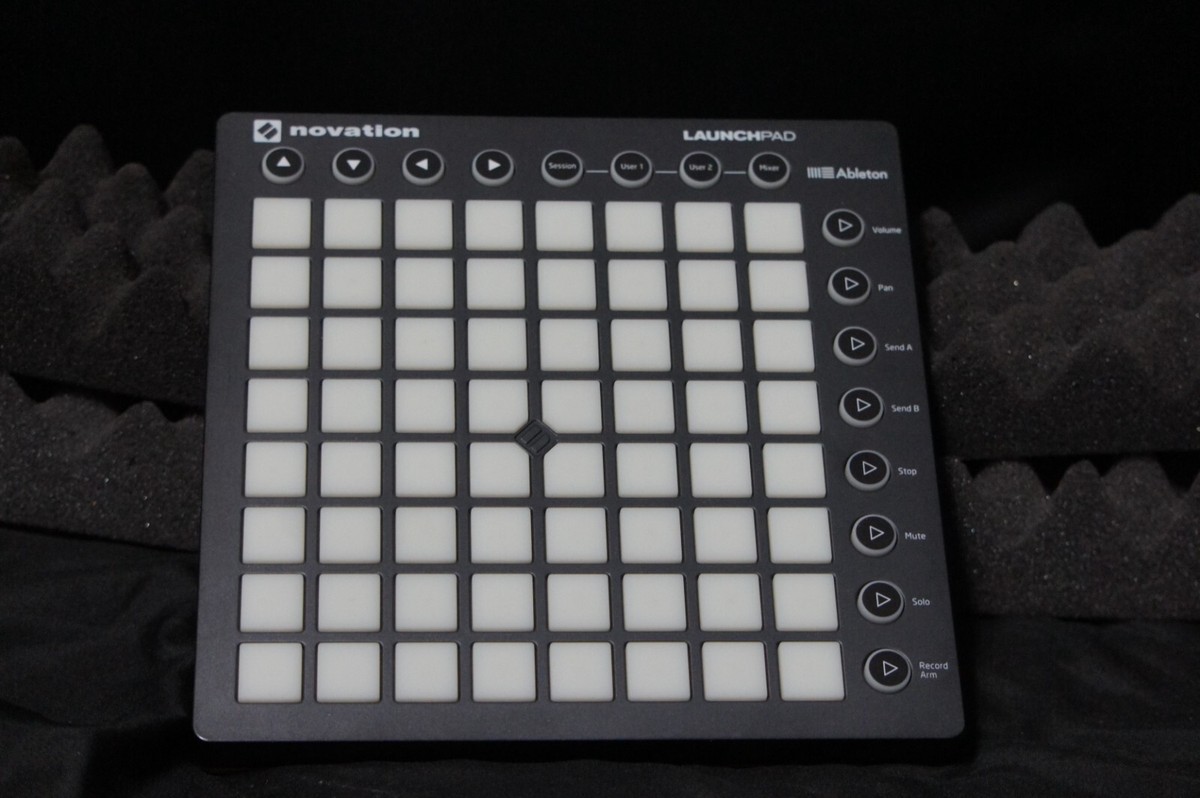 【美品】Novation パフォーマンスコントローラ Launchpad MK2 New Novation MK2 Performance Controller Launchpad Mini Japan