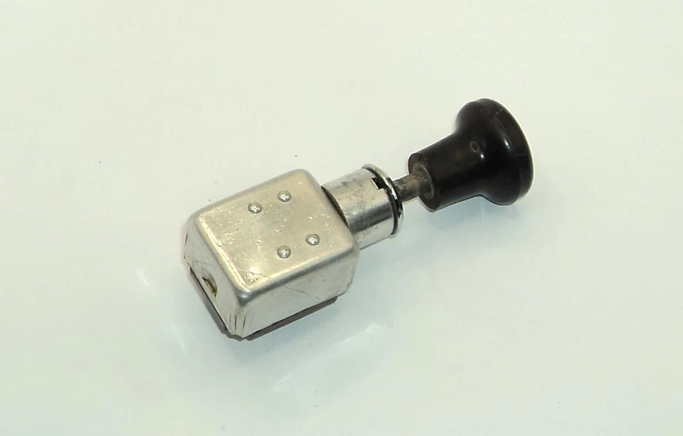 BMW E10 1502 1602 1802 2002 original interruptor calefacción luneta trasera switch rear window Foto 3 de 3