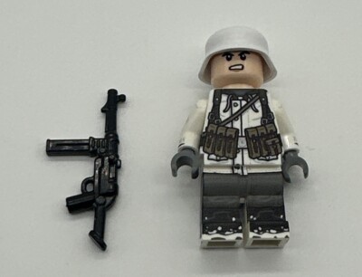 Lego Minifigure WW2 Winter German Solider #14 TMC MP-40