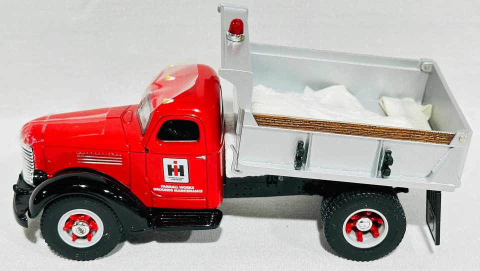 International/McCormick Farmall KB-10 Dump Truck By First Gear 1/34th Scale - Image 3 of 4