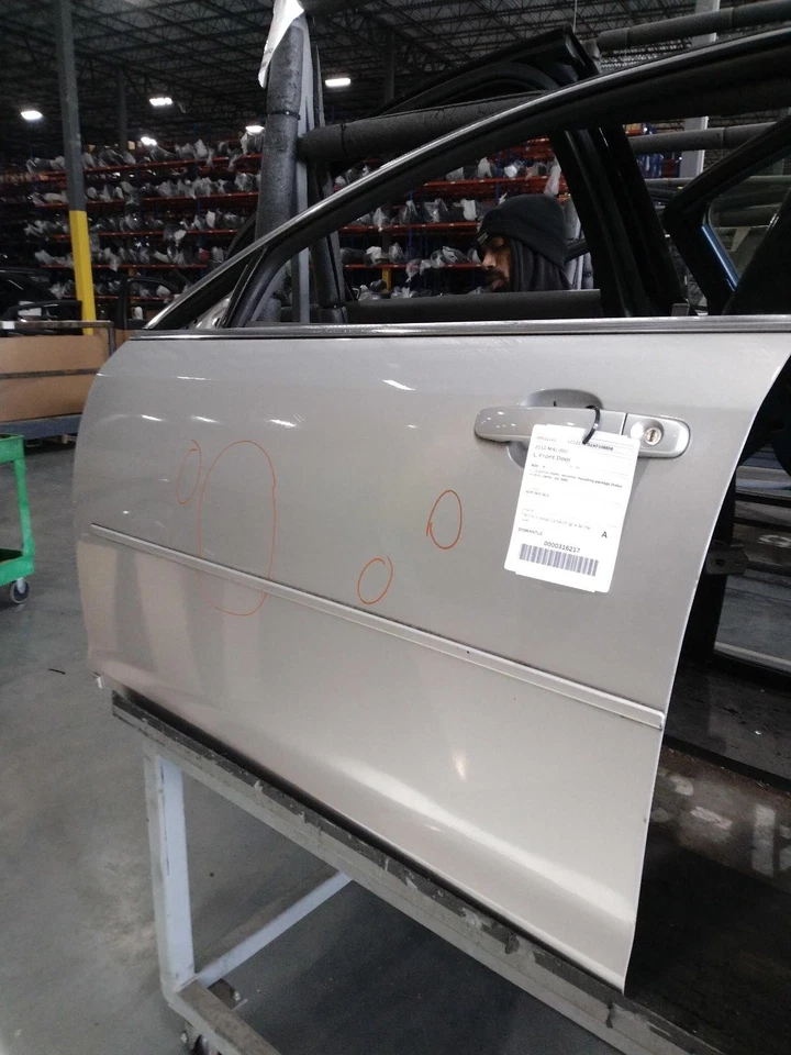 2010 Chevrolet Malibu Left Front Door Silver Light Scratch 84K Miles - Изображение 2 из 4