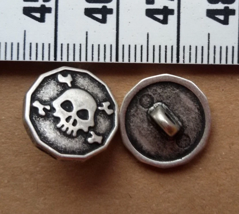 1 bottone teschio metallo colore moto argento anticato Bouton Botón Düğme... - Immagine 2 di 2
