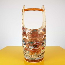 Elegante vaso giapponese in porcellana dipinta