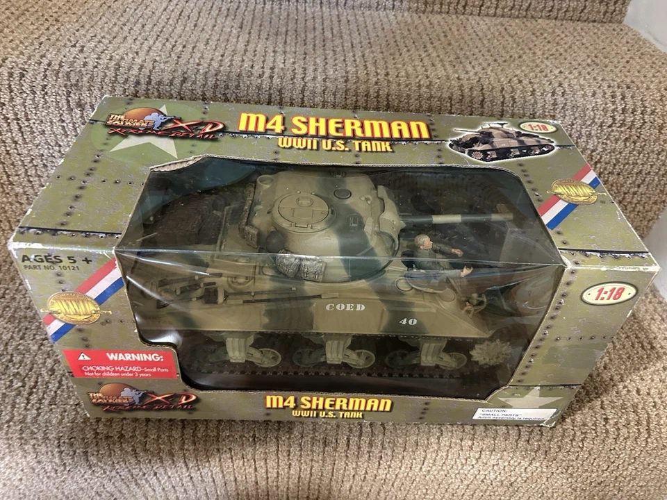 Ultimate Soldier 1:18 U.S. M4 Sherman w/Driver USMC "Coed" Iwo Jima, No. 10121 - Image 2 of 4