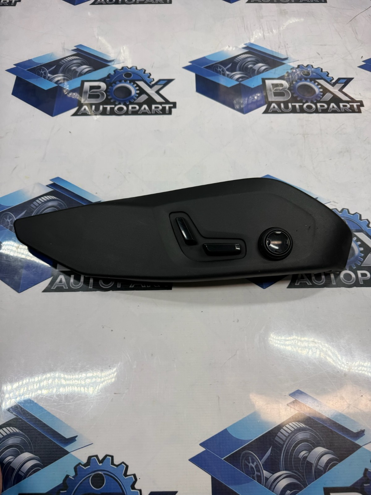 2018-2020 Volvo XC90 Left Drivers Seat Swith w/ Trim 30644667 OEM