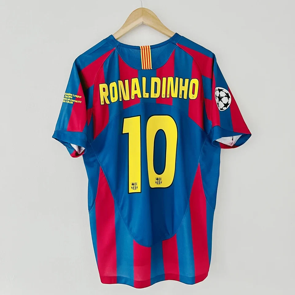 Camiseta FFC Barcelona Retro 2005-2006 Vintage - Ronaldinho #10 - Final UCL Foto 2 de 3