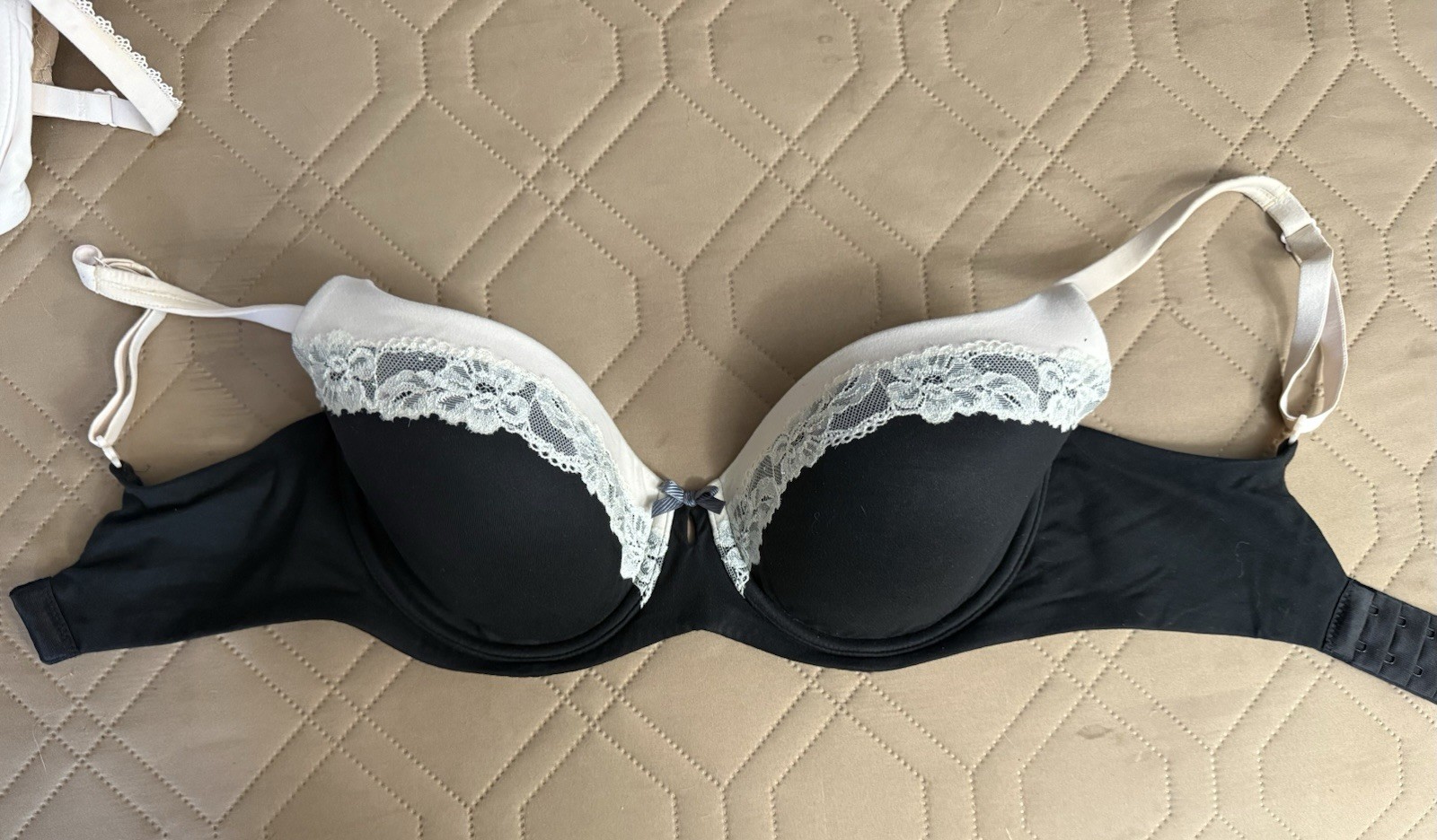 Victorias Secret Body By Victoria Lined Demi/demi Bustle Double Cup Bra S: 32DDD