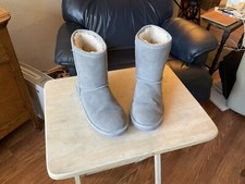 Bearpaw Classic Boots Youth Sz 4 Gray Suede Sheepskin Fur