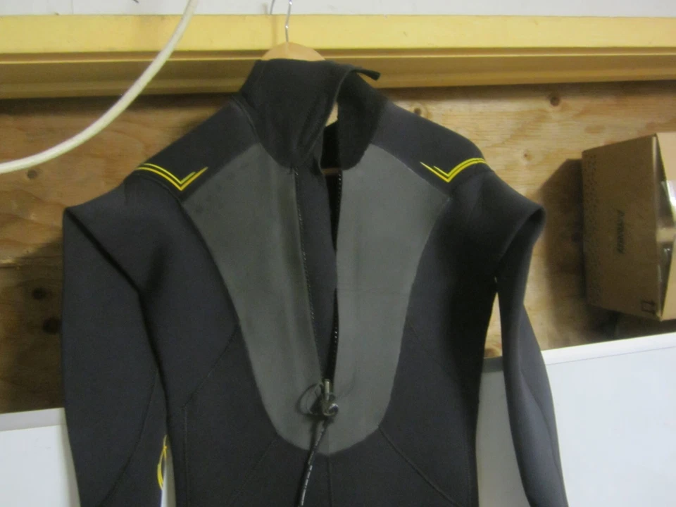 Body Glove Eos wetsuit womens Size 7/8 Black  Fullsuit Back Zip great shape! - Image 2 of 4