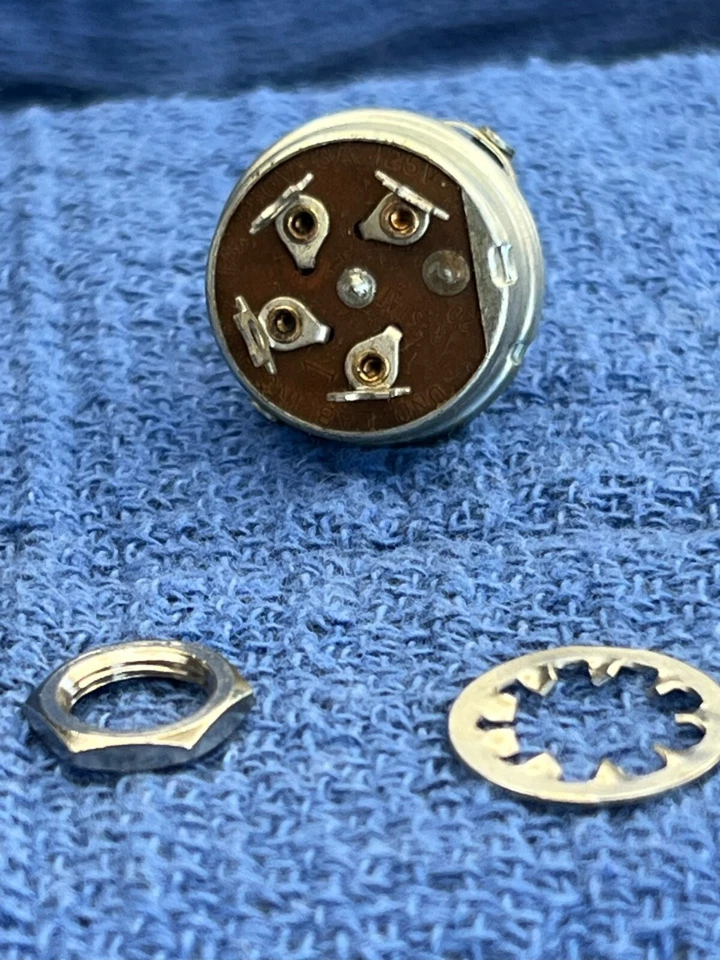 Interruptor de encendido/apagado Clarostat 1972 NOS, clasificación 3A 125v 1A 250v. HECHO EN USA. Foto 2 de 4