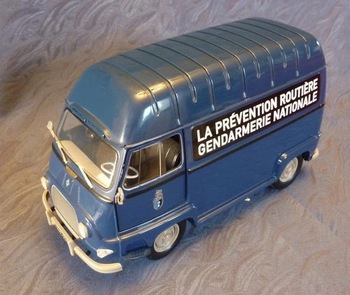 Voiture miniature au 1/18: Rare RENAULT Estafette prévention routière de NOREV.