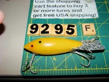 V9295 F BOMBER RATTLING GLITTER LIP FISHING LURE
