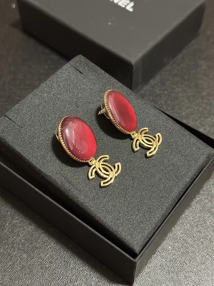 Pendientes colgantes Chanel de metal borgoña oro CC Foto 3 de 4
