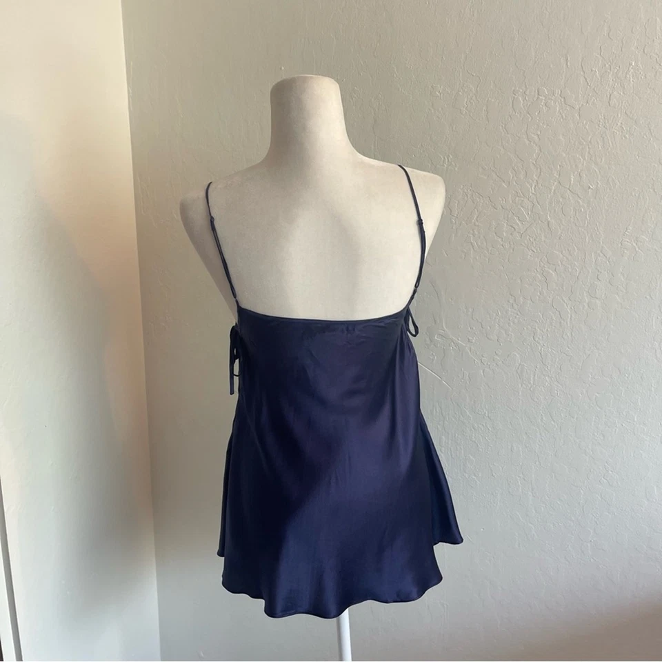 Mini Vestido Y2K Victoria's Secret Azul Marino Seda Satén Sin Mangas Lado Corbata Para Mujer Talla XS Foto 4 de 4
