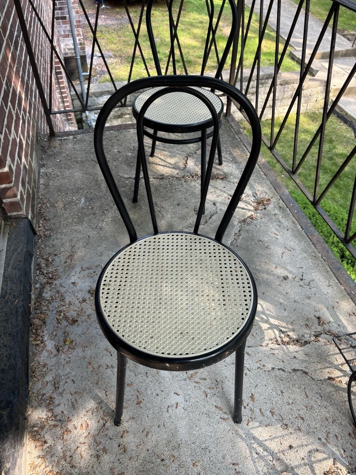 2 cadeiras bistrô francesas! Metal preto com assento de bengala, usado ao ar livre, estilo Thonet - Imagem 2 de 4