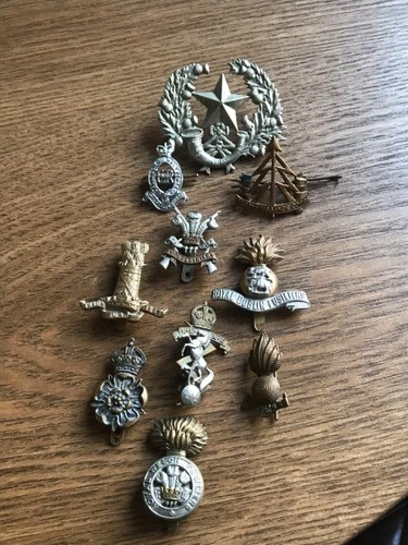 LOT OF 10 x BRITISH ARMY MILITARY CAP BADGES Ww1 WW2 post war ?