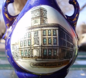 ANTIQUE WHEELOCK SOUVENIR VASE   PICTURING   THE CITY HALL   ROCKFORD  ILLINOIS
