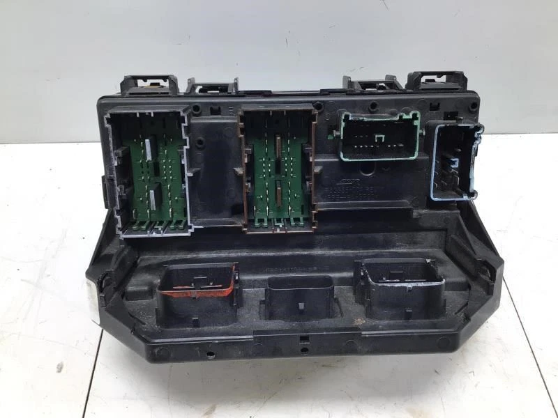 Jeep Liberty 2011 caja de fusibles de motor OEM+ Foto 3 de 4