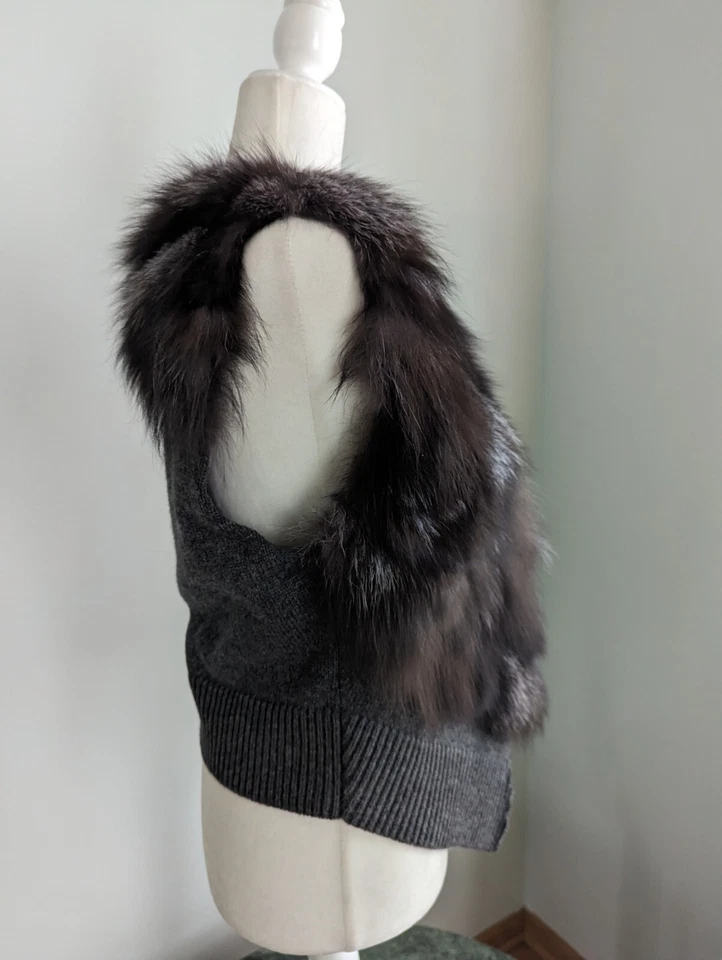 Chaleco Love Token con piel de zorro real gris talla S Foto 2 de 4