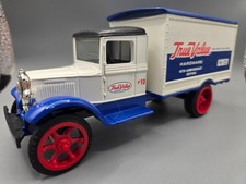 ERTL 1931 Hawkeye True Value Delivery Truck Diecast ERTL Bank with Key