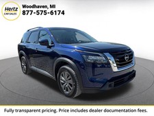 2025 Nissan Pathfinder SV