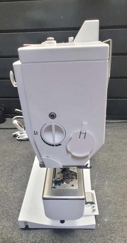 Máquina de coser Bernina Artista 730 para piezas no funciona Foto 3 de 4