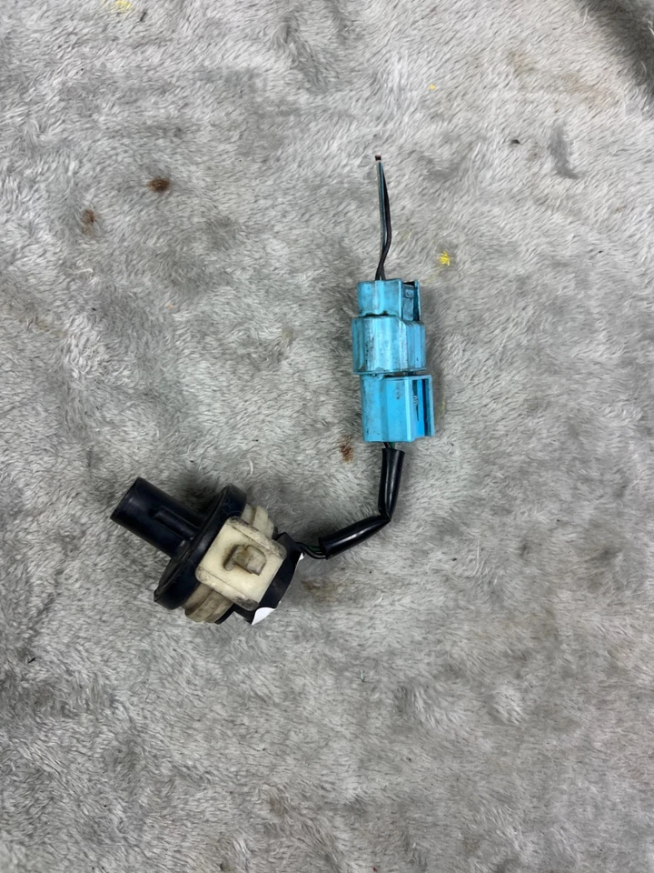 Interruptor de vacío Nissan Pathfinder 2001-2004 válvula de control de remolino SPDB28-111 OEM Foto 4 de 4