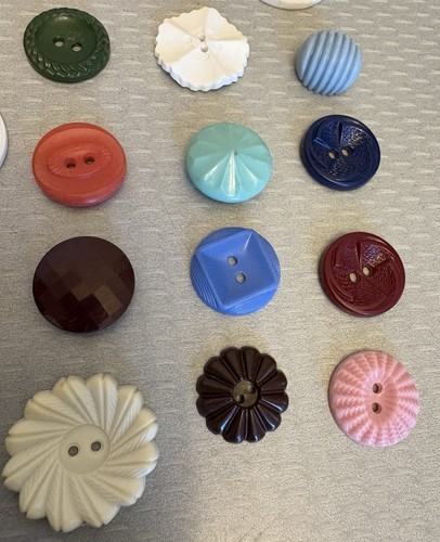 Lote de 25 botones de plástico vintage COLT Rock bonito color tamaño surtido colección - Imagen 3 de 12